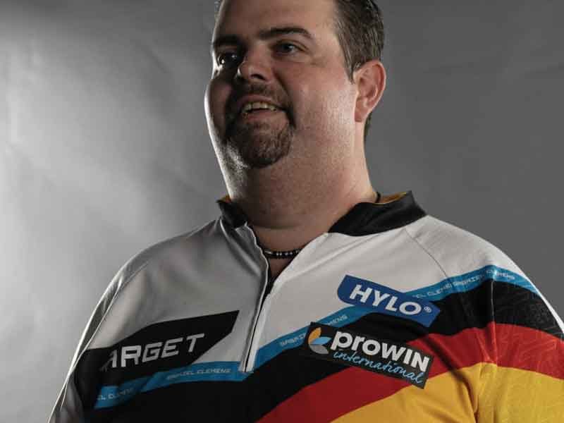 Dartspieler Gabriel Clemens im Trikot